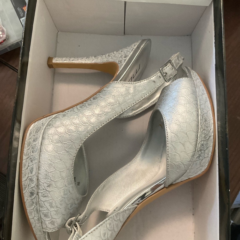 Moda Silver Open Toe Heels - Picture 3 of 4